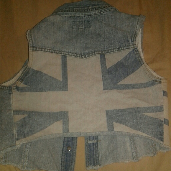 Vest - Picture 3 of 4